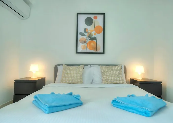 Seafront Beautifully Furnished 2 Bedrooms Gogzr-3