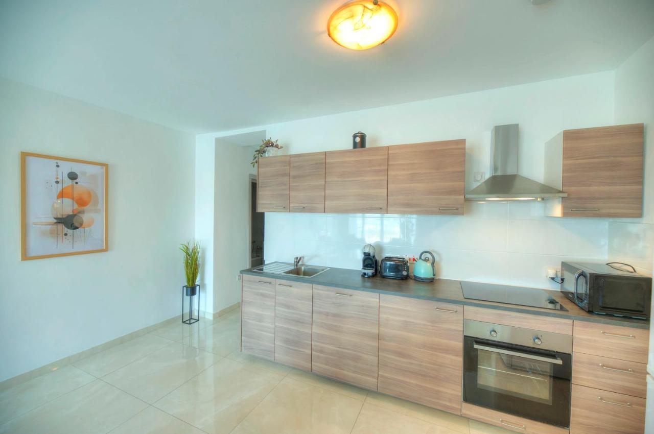 Seafront Beautifully Furnished 2 Bedrooms Gogzr-3 Appartamento Gzira